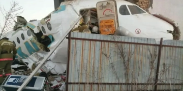 Погибших в авиакатастрофе пилотов Bek Air попросили признать виновными