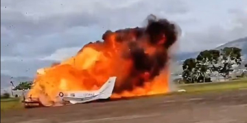 Самолёт рухнул и взорвался при взлёте в Венесуэле: пилот и пассажиры погибли