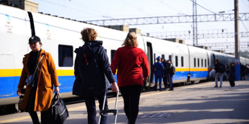 Нацперевозчик продлевает скидки на ж/д билеты до зимы