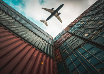 Спрос на пассажирские и грузовые авиаперевозки в сентябре 2025 года вырос до 3,6% и 2,9% соответственно
