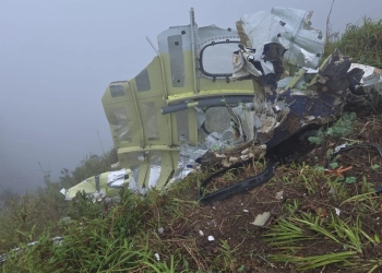 В Индонезии потерпел крушение пассажирский самолёт с 11 людьми на борту