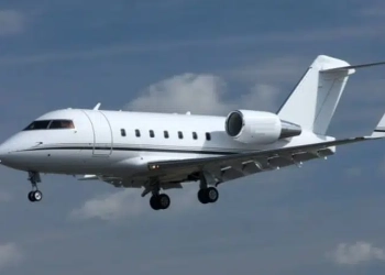 Частный самолёт Bombardier Challenger 600 с восемью людьми разбился в США