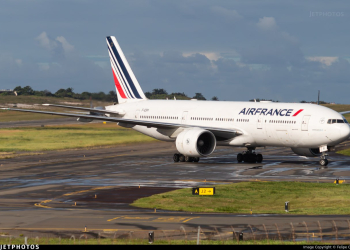 Boeing 777-228ER сел в Ашхабаде из-за отказа двигателя