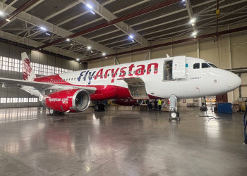 Самолет FlyArystan выкатился за пределы посадочной полосы в аэропорту Атырау