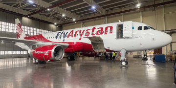 Самолет FlyArystan выкатился за пределы посадочной полосы в аэропорту Атырау