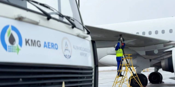 В аэропортах Казахстана снизили цену на авиатопливо до $1000 за тонну