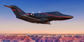 Honda представила первый частный самолет с беспилотной посадкой