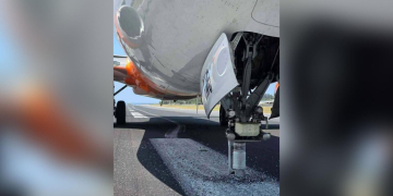 Аэропорт Пхукета парализован из-за жесткой посадки пассажирского самолета