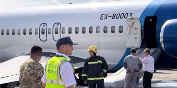 Несколько человек пострадали при падении самолета в главном аэропорту Кыргызстана
