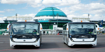 Автопарк аэропорта Астаны пополнили два современных перронных автобуса
